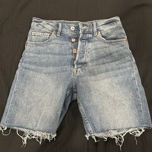 H&M Denim shorts (Mid thigh)